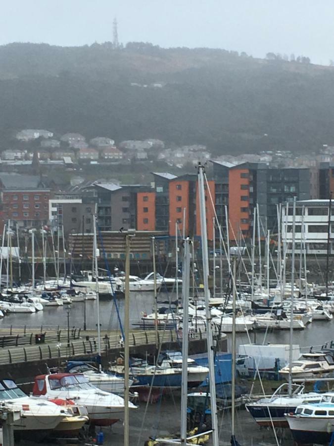 Bay, Marina & Arena View Mins To & * Swansea