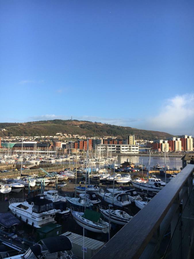 Bay, Marina & Arena View Mins To & Apartment *