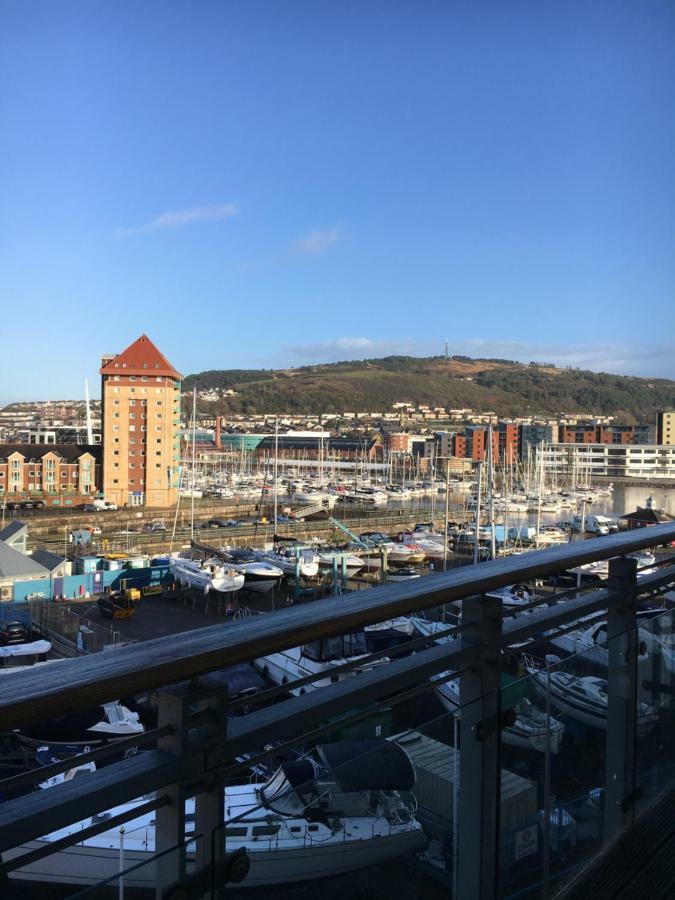 Apartment Bay, Marina & Arena View Mins To & *
